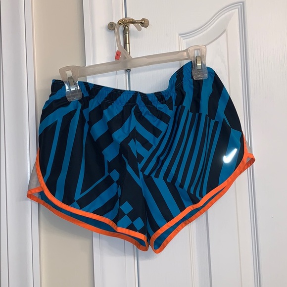 Athletic shorts - Picture 1 of 3